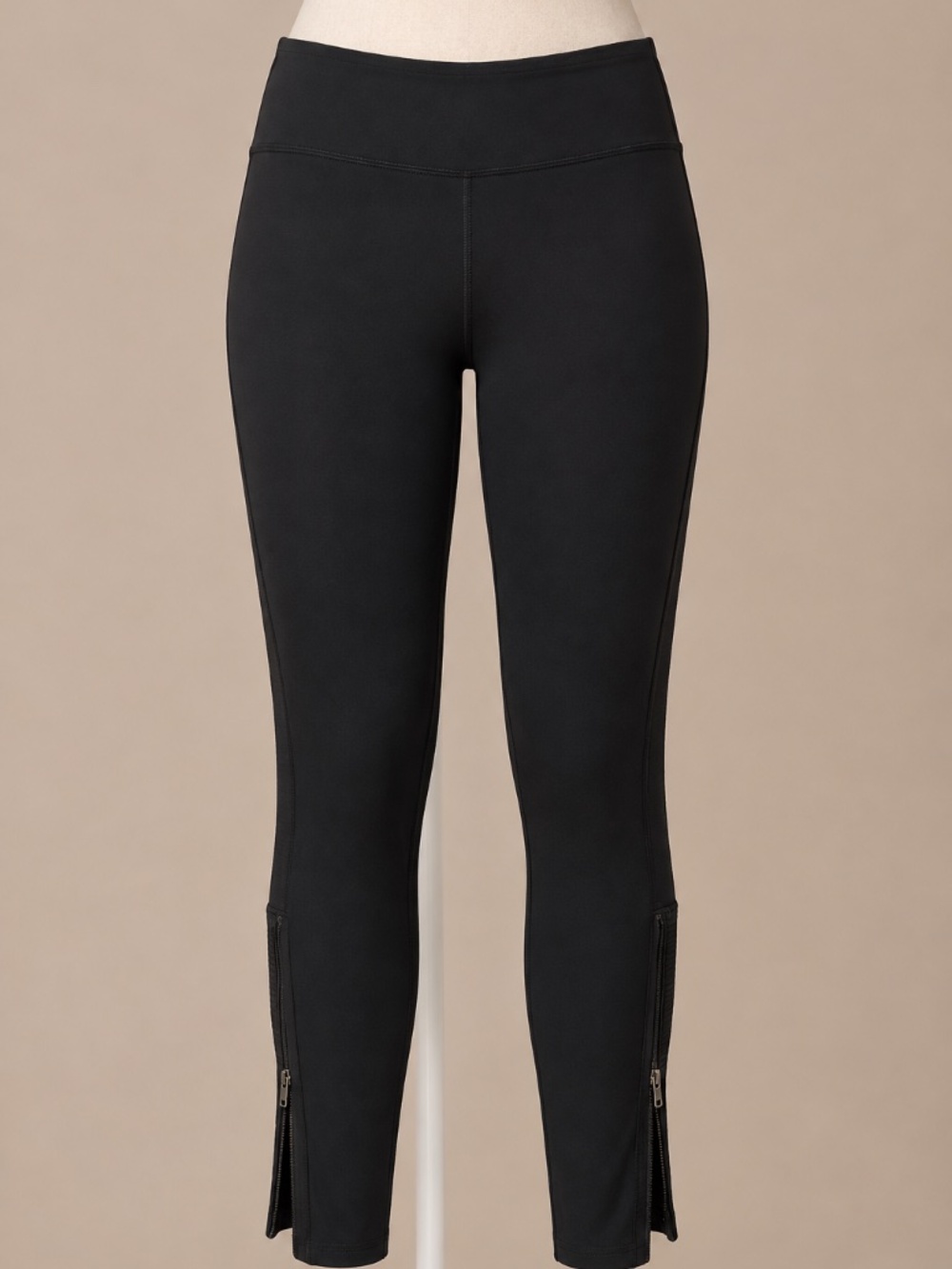 Fabletics Black Ankle Zip Leggings – Size M/L